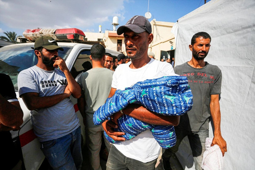 Gazze'de vicdanları sızlatan görüntü! 7 aylık bebek, yetersiz beslenme nedeniyle yaşamını yitirdi - Resim: 1