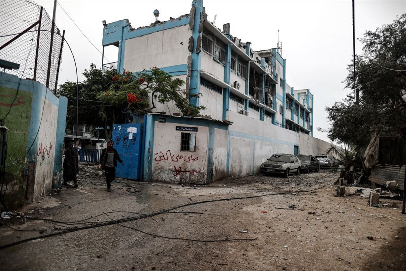 Okula sığınan 40 Filistinliyi öldüren İsrail ordusu: Camiler hastaneler ve okullar vurulmaya devam edecek - Resim: 4