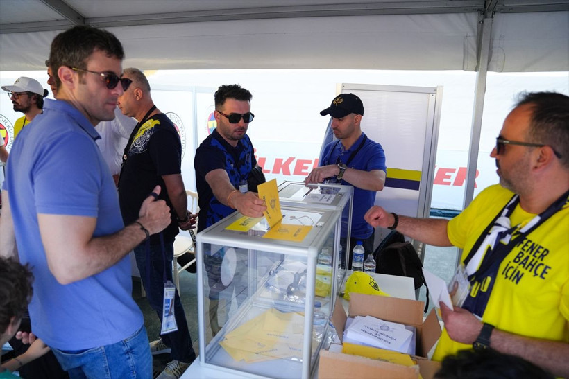 Ali Koç mu, Aziz Yıldırım mı? Fenerbahçe'de tarihi başkanlık seçiminden kareler - Resim: 3