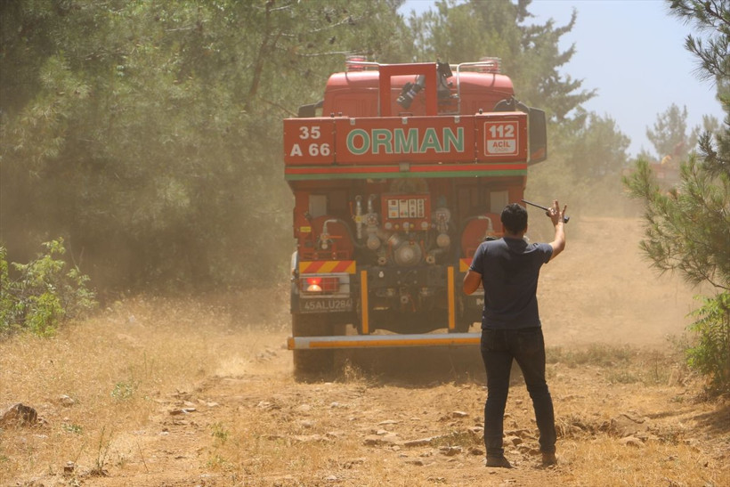 Manisa Kula'da orman yangını! Alevler rüzgarın etkisiyle geniş alana yayıldı, ekipler müdahale ediyor - Resim: 2