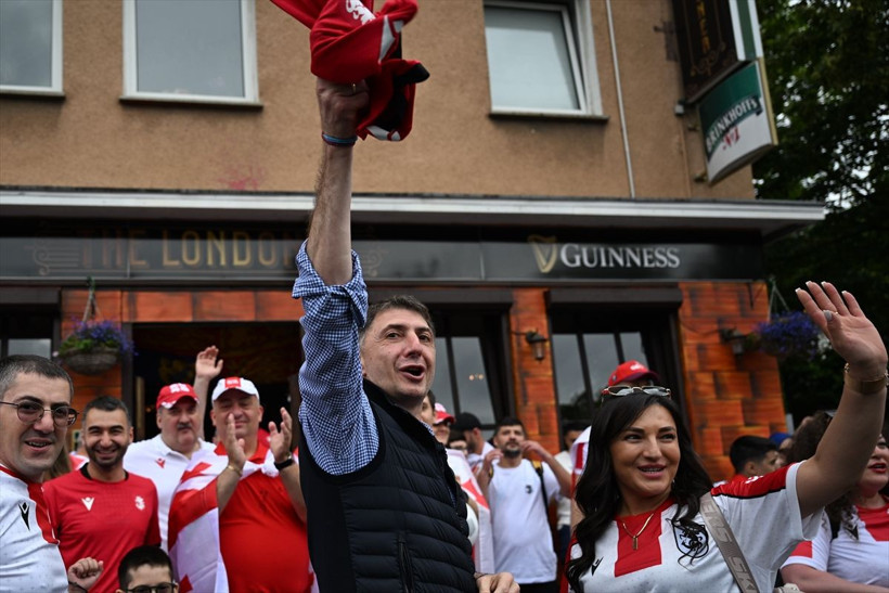Almanya'da büyük coşku! Sokaklar kırmızı-beyaz renge büründü, Türkler milli maça hazır... - Resim: 4