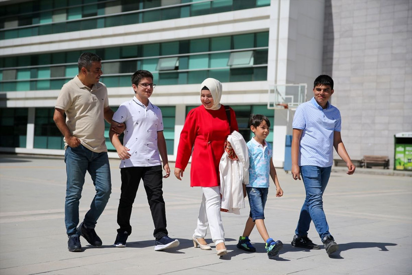 Ev hanımının ilginç hikayesi: Oğlunun hakkını ararken hukuk fakültesini bitirdi! Şimdi hakim olmayı hedefliyor - Resim: 2