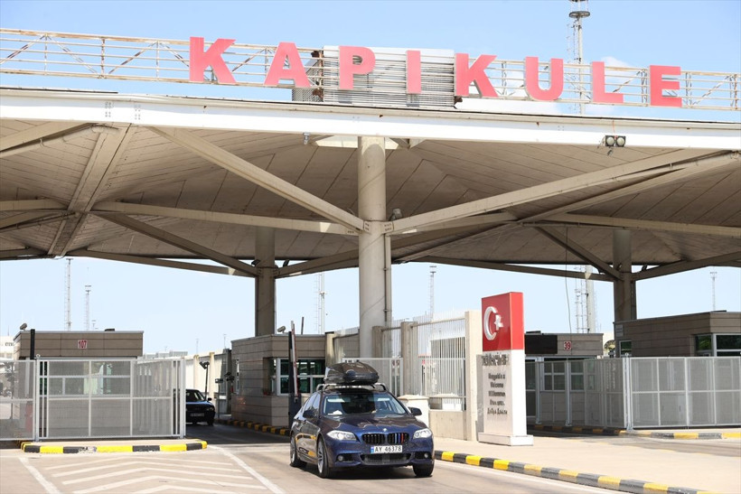 Gurbetçi, sınırda bayrağı görünce 3 bin km'lik yorgunluğunu unuttu - Resim: 1