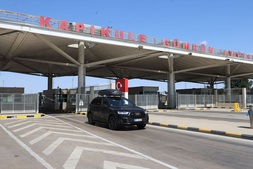 Gurbetçi, sınırda bayrağı görünce 3 bin km'lik yorgunluğunu unuttu - Resim: 3