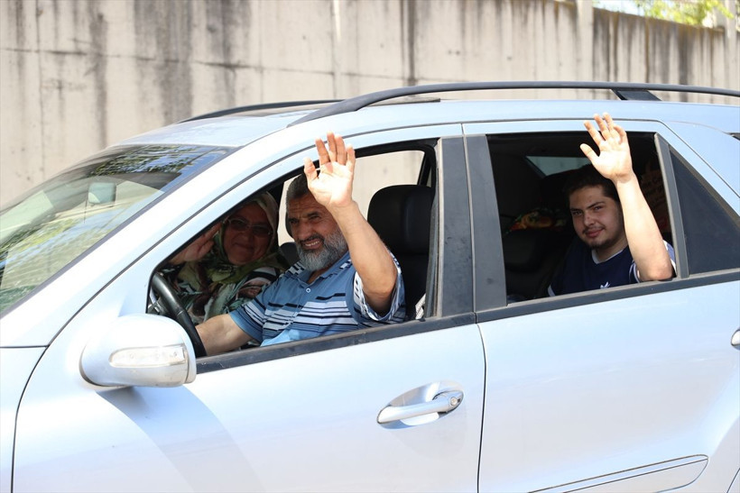 Gurbetçi, sınırda bayrağı görünce 3 bin km'lik yorgunluğunu unuttu - Resim: 4