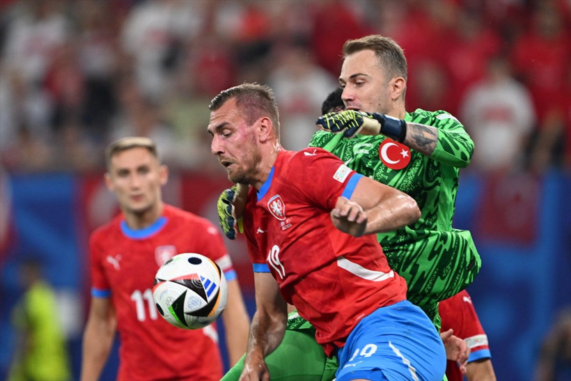 Maç sonu kavga çıkarmıştı! Çekyalı futbolcudan küstah sözler: "Türkleri zehirlemek istedim" - Resim: 3