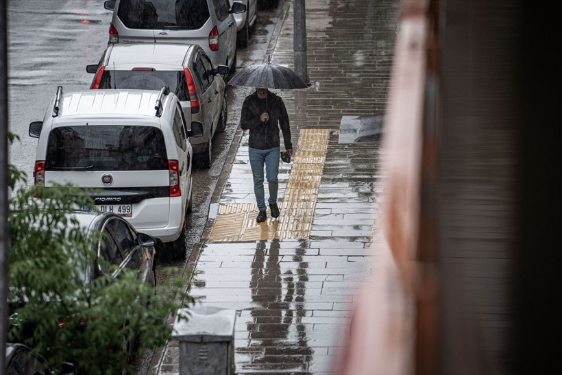 Sağanak, fırtına, gök gürültüsü! Meteoroloji peş peşe uyardı, İstanbul da listede - Resim: 1