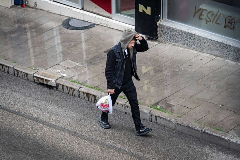 Sağanak, fırtına, gök gürültüsü! Meteoroloji peş peşe uyardı, İstanbul da listede - Resim: 3