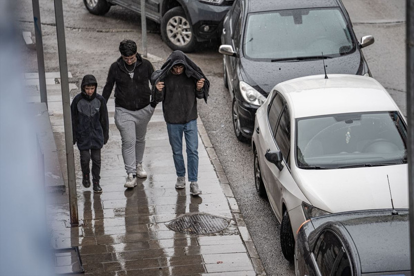 Sağanak, fırtına, gök gürültüsü! Meteoroloji peş peşe uyardı, İstanbul da listede - Resim: 4
