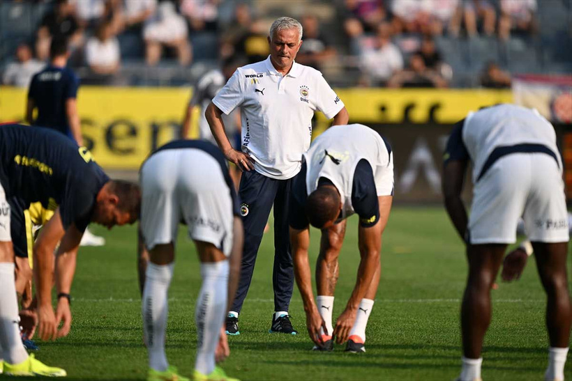 Fenerbahçe'de 3 futbolcu kadro dışı... Mourinho, Hajduk Split'e yenilgi sonrası o isimlerin üzerini çizdi! - Resim: 3