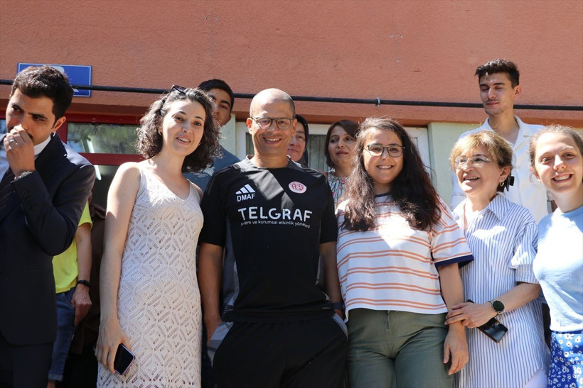 Alex de Souza, Burdurlu kadınların ürettiği el dikim top atölyesini gezdi - Resim: 4