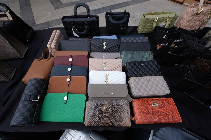 500 milyon liralık kaçakçılık engellendi! Hepsi İstanbul'da ele geçirildi: Çanta, saat, cüzdan... - Resim: 1