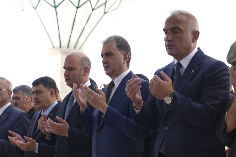 Oyuncu ve sunucu Kenan Işık son yolculuğuna uğurlandı - Resim: 4