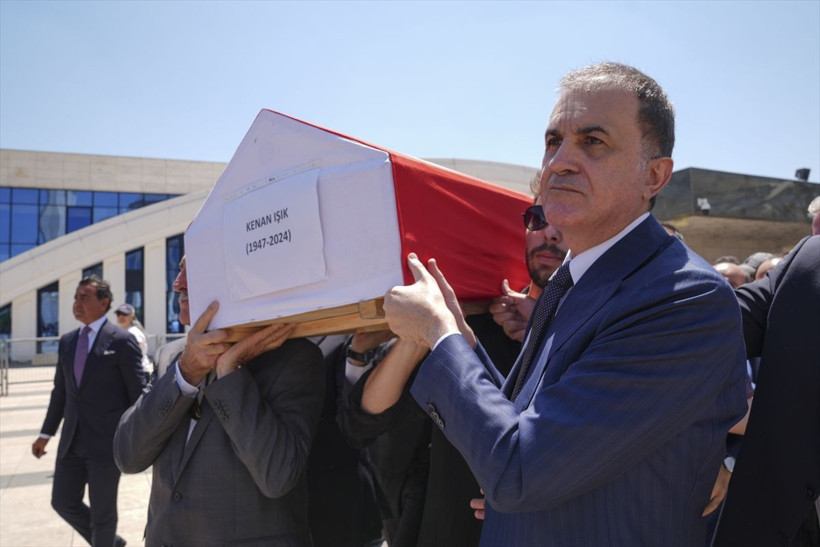 Oyuncu ve sunucu Kenan Işık son yolculuğuna uğurlandı - Resim: 1