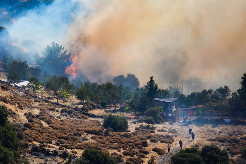 İzmir'de yangın yerleşim yerlerine ulaştı, her yeri duman sardı! Belediye başkanı uyardı: Evlerinizi boşaltın - Resim: 3