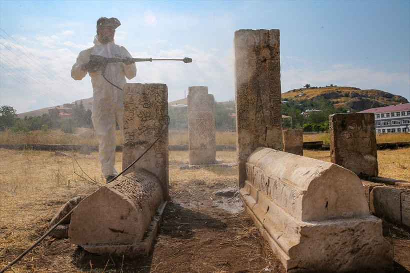 Van'da Selçuklu Mezarlığı'nda ortaya çıkarıldı ilk defa karşılaşıyoruz - Resim: 2