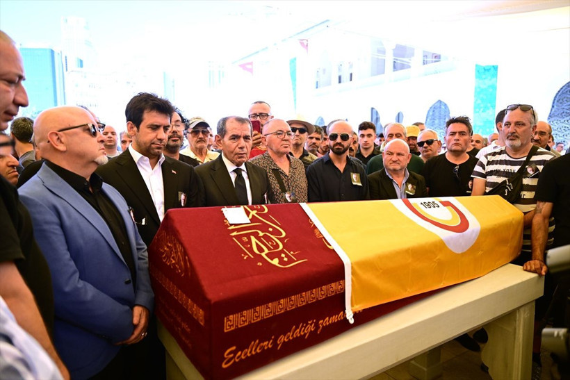 Aydemir Akbaş'ın cenazesinde kaos! Şafak Sezer isyan etti: "Hayatımda böyle rezillik görmedim" - Resim: 2