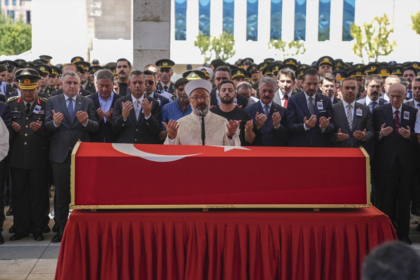 Şehit Piyade Uzman Çavuş Muhammed Emin Önk son yolculuğuna uğurlandı - Resim: 1