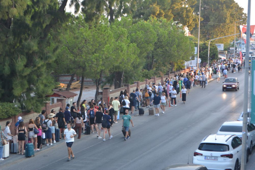 3 günlük tatili fırsat bilen oraya koştu! Uzun kuyruklar oluştu - Resim: 3