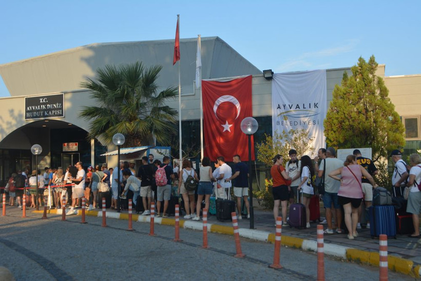 3 günlük tatili fırsat bilen oraya koştu! Uzun kuyruklar oluştu - Resim: 4