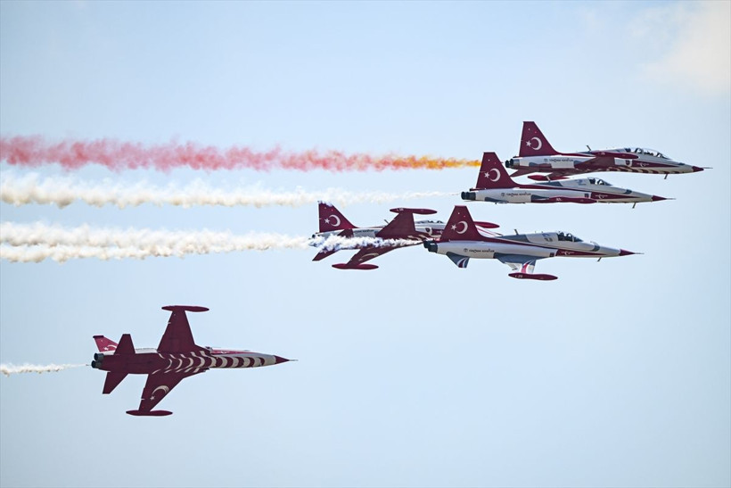 Nefes kesen görüntüler! Türk Yıldızları’ndan Ankara'da saygı uçuşu - Resim: 4