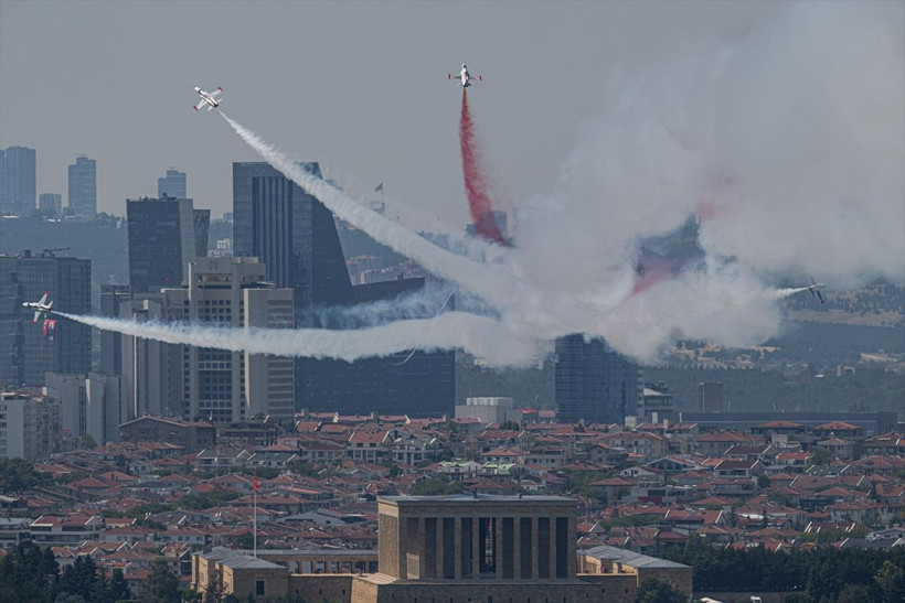 Nefes kesen görüntüler! Türk Yıldızları’ndan Ankara'da saygı uçuşu - Resim: 3
