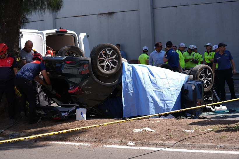 İzmir'de kaza! Otomobil alt geçide düştü: 3 kadın öldü, 2 kadın ağır yaralandı - Resim: 4