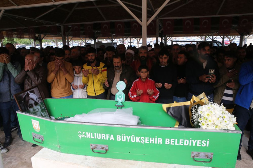 6 yaşındaki Şirin'e gözyaşlarıyla veda! Tabutun üzerine gelinlik konuldu - Resim: 3