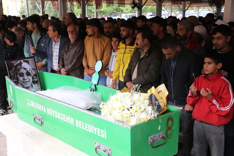 6 yaşındaki Şirin'e gözyaşlarıyla veda! Tabutun üzerine gelinlik konuldu - Resim: 4