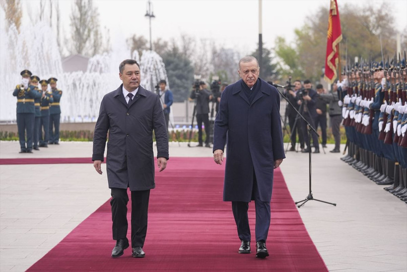 Cumhurbaşkanı Erdoğan, Bişkek'te resmi törenle karşılandı - Resim: 1