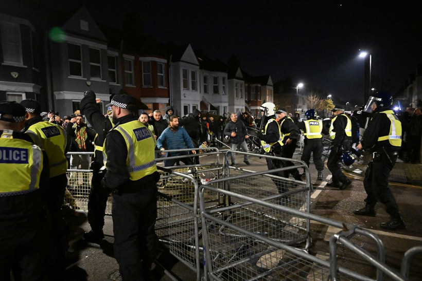 Londra'da PKK yandaşları İngiliz polisiyle çatıştı arbede anları görüntülendi - Resim: 4