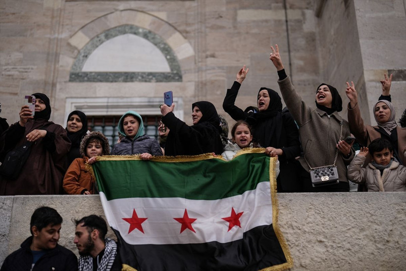 Türkiye'deki Suriyeliler sokaklara döküldü! Esed'in gidişini böyle kutladılar - Resim: 3