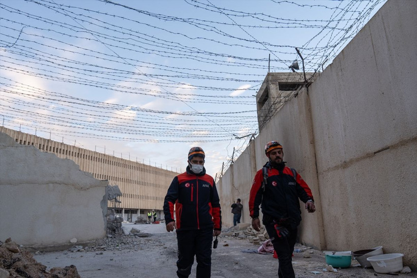 AFAD ekibi Sednaya Hapishanesi'nde çalışmalarına başladı: Yaşam izi aranıyor! - Resim: 1