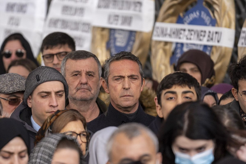 Otel yangınında ölen Fenerbahçeli yüzücü Vedia Nil Apak ile annesi, toprağa verildi - Resim: 2