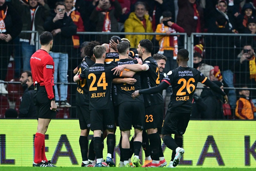 Galatasaray 5. transferini tamamladı! Polonyalı futbolcu İstanbul'a geliyor! Kasadan 8 milyon euro çıkacak - Resim: 1