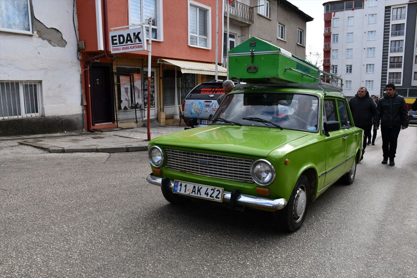 Bilecik'te Celil dedenin vasiyeti yerine getirildi: Cenazesi çocuğu gibi baktığı Murat 124 ile taşındı - Resim: 3