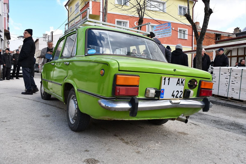 Bilecik'te Celil dedenin vasiyeti yerine getirildi: Cenazesi çocuğu gibi baktığı Murat 124 ile taşındı - Resim: 1