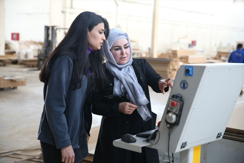 'Kadındır, yapamaz, üç ay sonra iş yerini kapatır' dediler kurduğu fabrikada 100 kişiye istihdam sağladı - Resim: 2