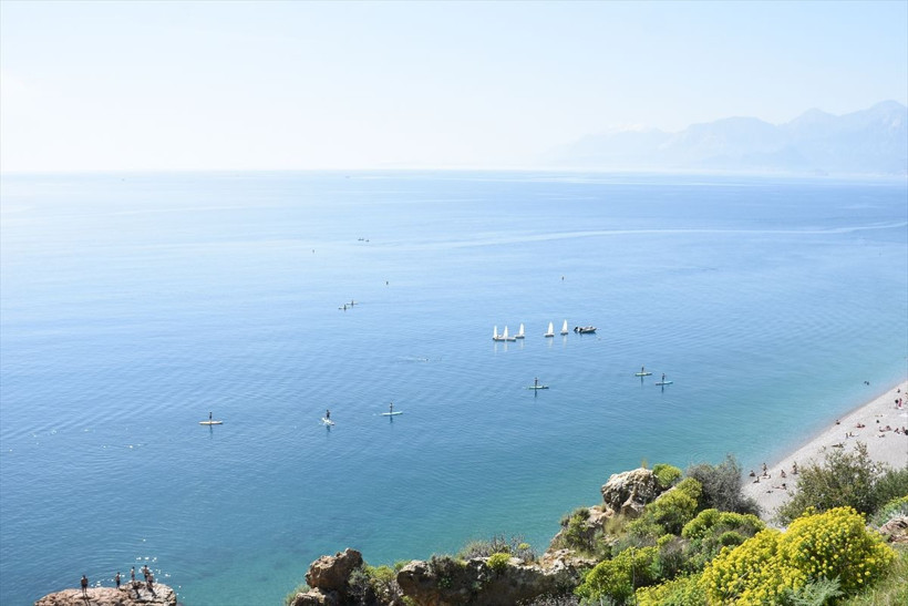 Mart ayında şaşırtan görüntüler! Denize girip güneşlendiler - Resim: 1