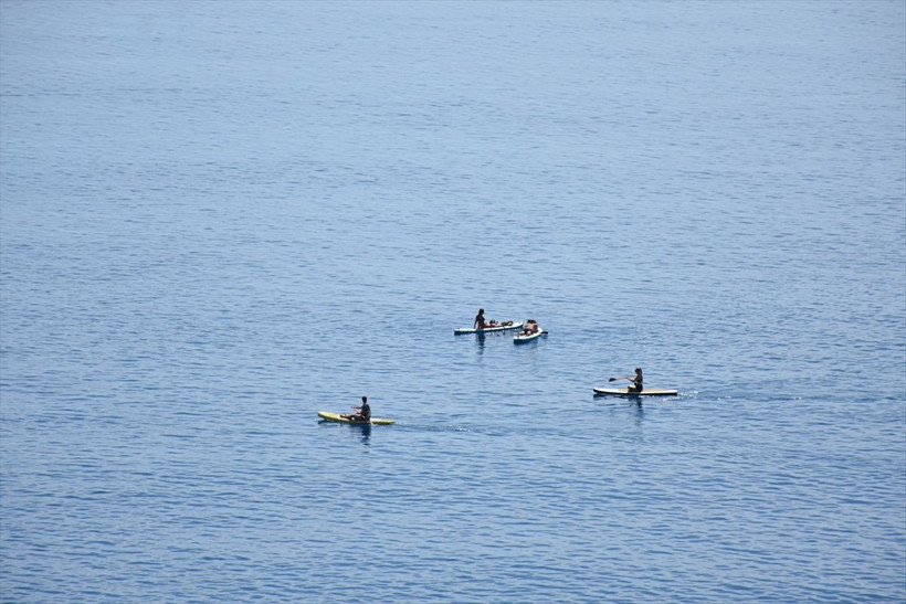 Mart ayında şaşırtan görüntüler! Denize girip güneşlendiler - Resim: 4