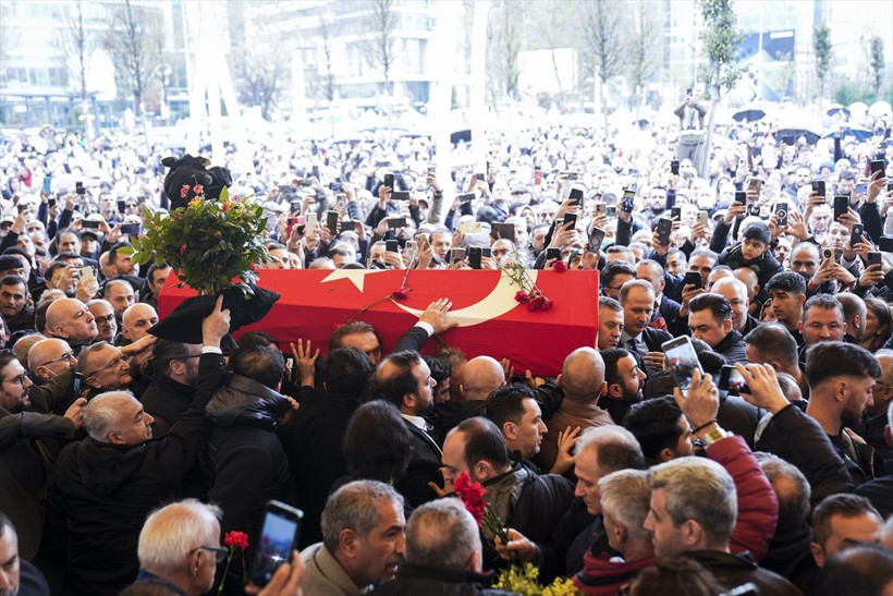 Volkan Konak'a veda! Cenaze töreninde Selma Konak kahroldu: Bunu bana nasıl yaptın Volkan - Resim: 1