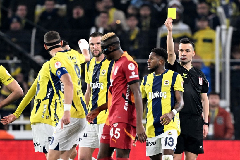 Spor yazarları olaylı Fenerbahçe-Galatasaray derbisini yorumladı: "Modası geçmiş biri", "Okan Buruk imha etti" - Resim: 2