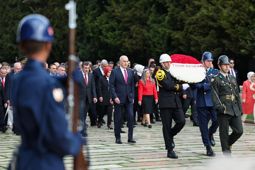 TBMM Başkanı Kurtulmuş başkanlığındaki devlet erkanı, Anıtkabir'i ziyaret etti - Resim: 3