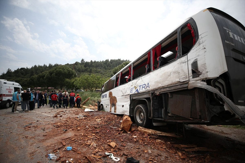 Çanakkale'de yolcu otobüsü, kamyon ve otomobil çarpıştı! Çok sayıda ölü var - Resim: 4