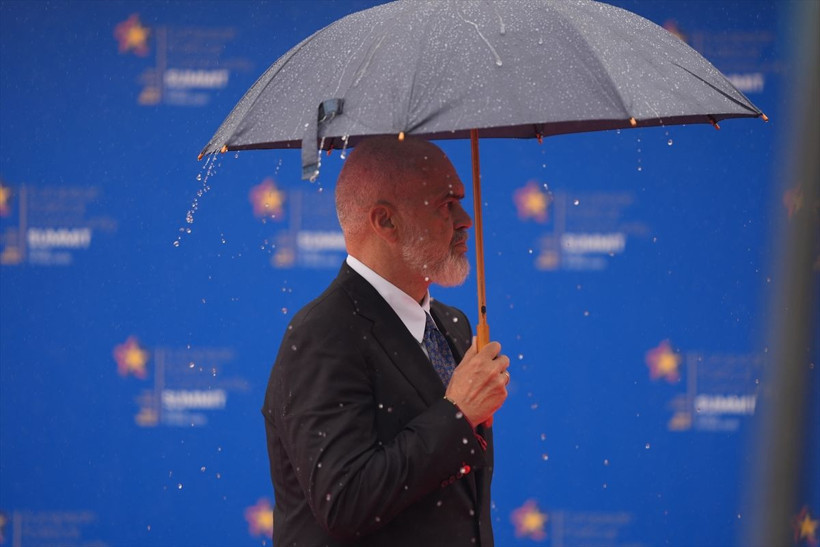 Başbakan Edi Rama'nın ayakkabıları olay oldu! Cumhurbaşkanı Erdoğan'ın da dikkatinden kaçmadı - Resim: 1