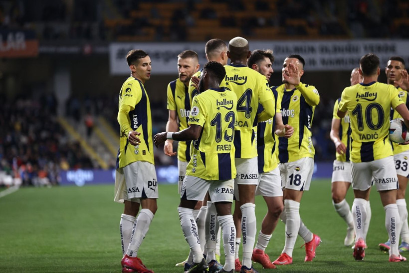 Fenerbahçe'de tecrübeli futbolcu yolun sonuna geldi! Eski takımına dönebilir: "Güzel bir konuşma yaptık" - Resim: 2