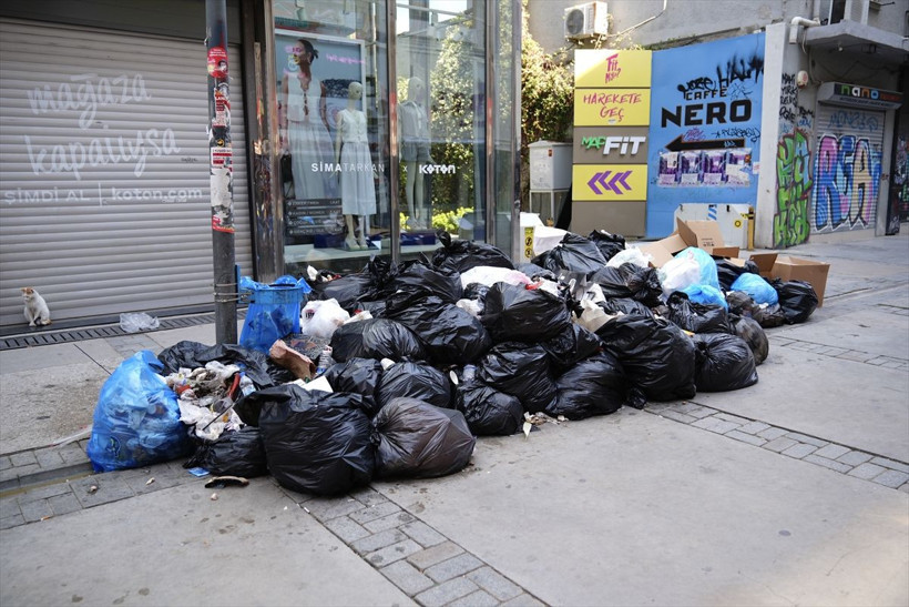 İzmir'de grev dördüncü gününde! Cadde ve sokaklarda çöp yığınları oluştu - Resim: 3