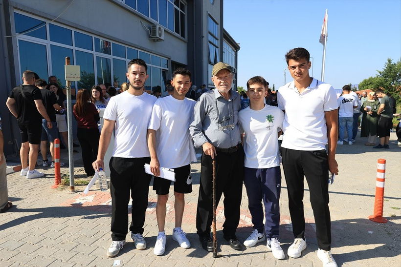 YKS'nin 81 yaşındaki "en yaşlı" adayı bu yıl 8. kez üniversite sınavına girdi - Resim: 3