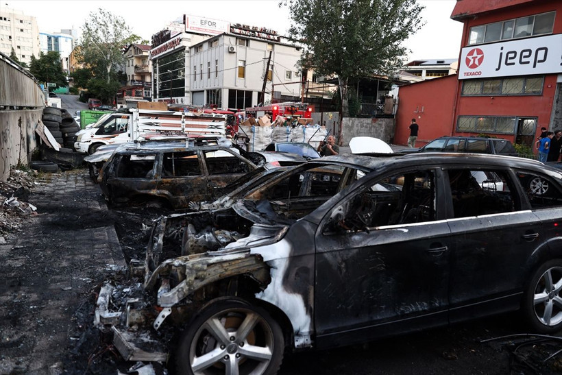 Sanayi sitesinde başlayan yangın otelin otoparkına sıçradı! Araçların haline bakın hepsi yandı - Resim: 4