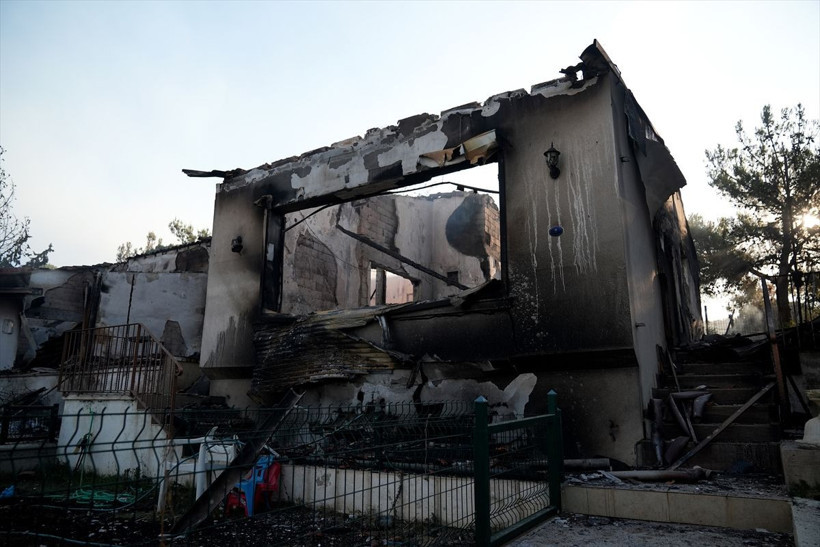 İzmir Seferihisar'da denize nazır lüks villalar yok oldu! Sahipleri son anda kurtuldu - Resim: 1